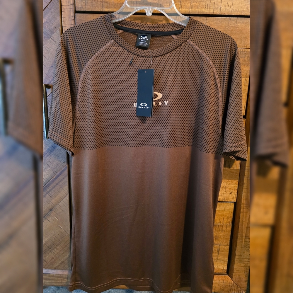NWT Oakley Peak Tyndall RC Short Sleeve Tee